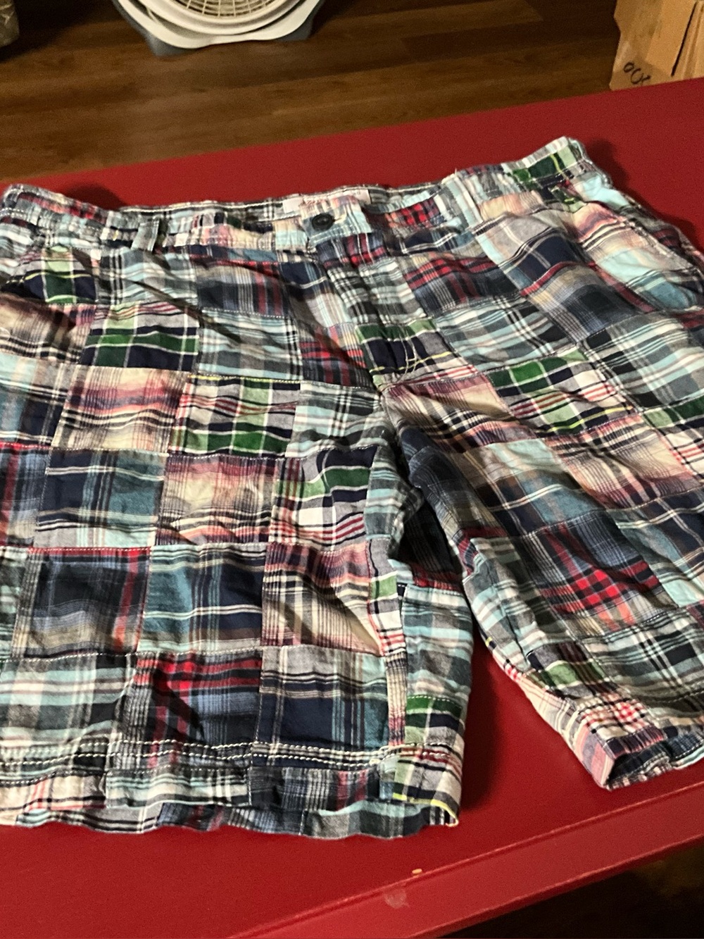 Men’s size 40 plaid IZOD shorts